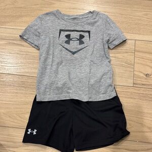 Under Armour Heather Gray Tee and Black Shorts Combo